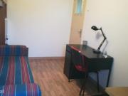 245087 Quarto com cama de solteiro em.