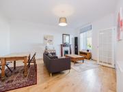2456L Meadowbank, Edinburgh, EH8 8JE