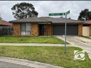 COSY THREE BEDROOM HOME IN PRIME LOCATION