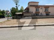 24 Marla Corner Extraland Prime Location Level Plot For...