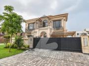 24 Marla Corner Luxurious House With Basement For Sale...