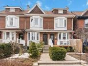 250 Lee Avenue 22597 Toronto ON M4E 2P5 3 Bedroom House...