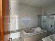 251 Área Útil Casa de Condomínio Alugar, 3 Dormitórios...