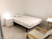 254776 Quarto interior com cama de casal e 13.