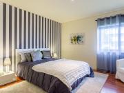 25623 Quarto com cama de casal em apartamento.