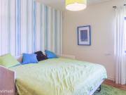 25624 Quarto com cama de casal em apartamento.