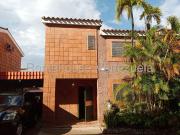 25 10046 Casa duplex en Alquiler ubicada en el Bosque,...