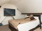 25 Evesham Way, London, IG5 0EJ, United Kingdom | Room...