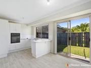 2/5 Melanie Place, Labrador, QLD 4215