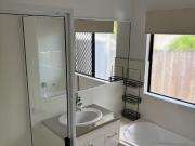 2/5 Mussett Street, Glenella