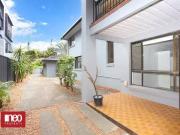 2/5 Purli Street, Surfers Paradise, QLD 4217