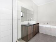 2/614 Waverley Road MALVERN EAST