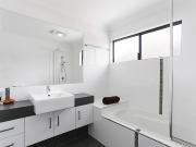 2/6 Napier Street, Carina Heights, QLD 4152