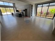 270 Área Útil Casa de Condomínio Alugar, 3 Dormitórios...