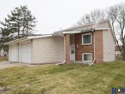 271 Parkside Ln, Lincoln, NE 68521