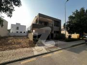 272sq Yd Ready To Move Villa In Precinct 1 0.5km From...