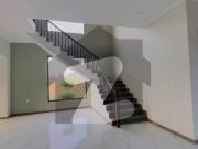 272sq yd Ready to Move Villa in Precinct 1 0.5km from...