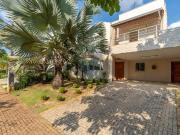 273 Área Útil Casa de Condomínio Alugar, 3 Dormitórios...