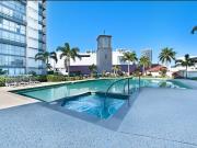 Luxury 3 Bed / 2 Bath Apartment with Stunning Broadwater...