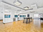 275 550sqm Whole floor office space with plenty of...