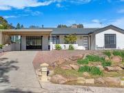 27 Minnipa Drive, Hallett Cove, SA 5158