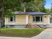 2831 Quinn Dr Charming Bungalow In Arnhem Place