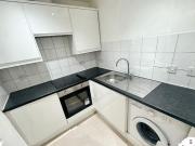 28 Central Park Avenue, Student Only Modern... 28 Central Park Avenue, Student Only Modern...