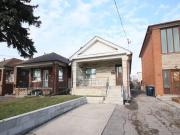 28 Juliet Crescent BSMT Toronto ON M6M 1N4 3 Bedroom...