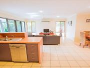 2/8 Windsor Street, Glenella