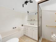 28th Floor Apartment with Ocean & River Views â 2 Bed,...