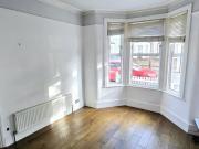 2 3 bed HOUSE. Walking distance to Plaistow Stn