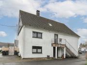 Haus mit kleiner Halle zu verkaufen