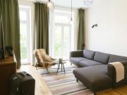 2,5 Zimmer Altbauwohnung mit Loggia & guter Anbindung