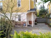 $2,850 / 3br 1370ft2 Townhouse w/ private yard