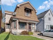 2 89 Bay St. | 2 bedroom, 1 Bathroom, Walking Distance...
