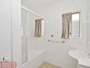 2 Areas of Living Huge Top Floor Apartment