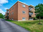 2 BDRM RENOVATED HOME! Super Cute Avail. APR 1st