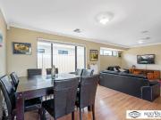 2 Beal La, Hammond Park WA 6164