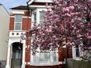 2 bed 1.5 Garden flat in NW10