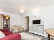 2 bed 1 bath in Clapham junction! 1 year lease