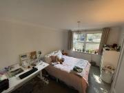 2 bed 1 bath in Clapham junction! 1 year lease