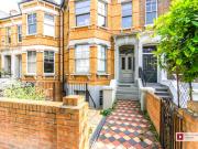 2 bed 1st Floor Flat to rent in Hackney, E5, from...