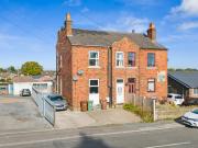 2 bed 1st Floor Flat to rent in Wakefield West...