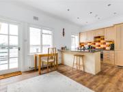 2 bed 1st Floor Flat to rent in Islington, N1, from...