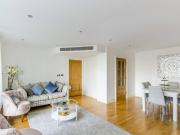 2 bed 1st Floor Flat to rent in London Hammersmith And...