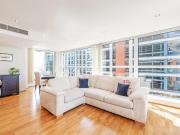 2 bed 1st Floor Flat to rent in London Hammersmith And...