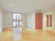 2 bed 1st Floor Flat to rent in London Hammersmith And...