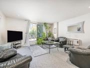 2 bed 1st Floor Flat to rent in London Hammersmith And...