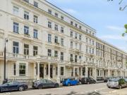 2 bed 1st Floor Flat to rent in London Kensington And...