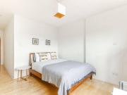 2 bed 1st Floor Flat to rent in London Kensington And...